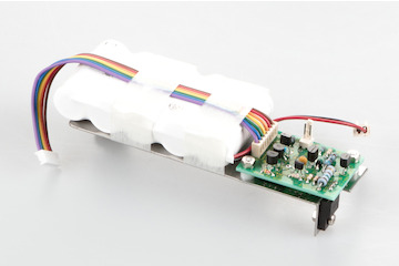Akkubetrieb intern, Betriebsdauer bis zu 32 h, Ladezeit ca. 12 h, Ladestandsanzeige im Display. AUTO-OFF-Funktion zur Akkuschonung, abschaltbar. Für Modelle mit Wägeplattengröße 118 mm und 170×140 mm